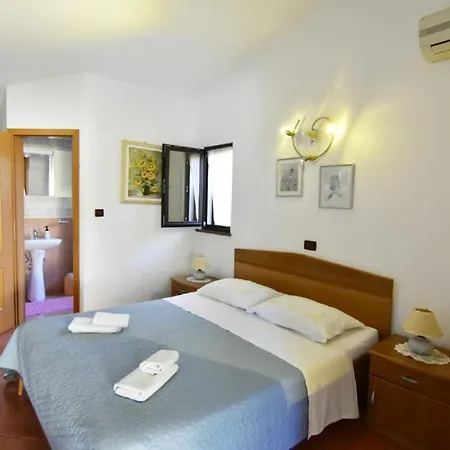 Vedrana 4 By Interhome